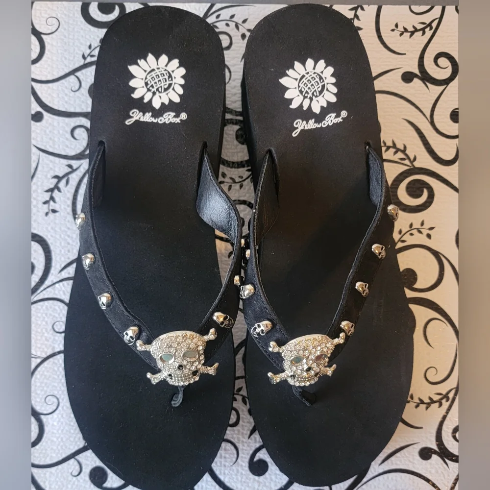 NWOT! RARE Vintage Skull Yellow Box Wedge Flip Flops Sandals Bling Size 9 Retro - Picture 2 of 11